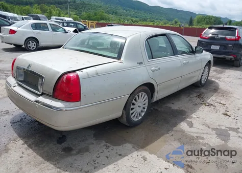 2005 Lincoln Town Car Signature Limited z USA, uszkodzony, nr VIN 1LNHM82W35Y654826